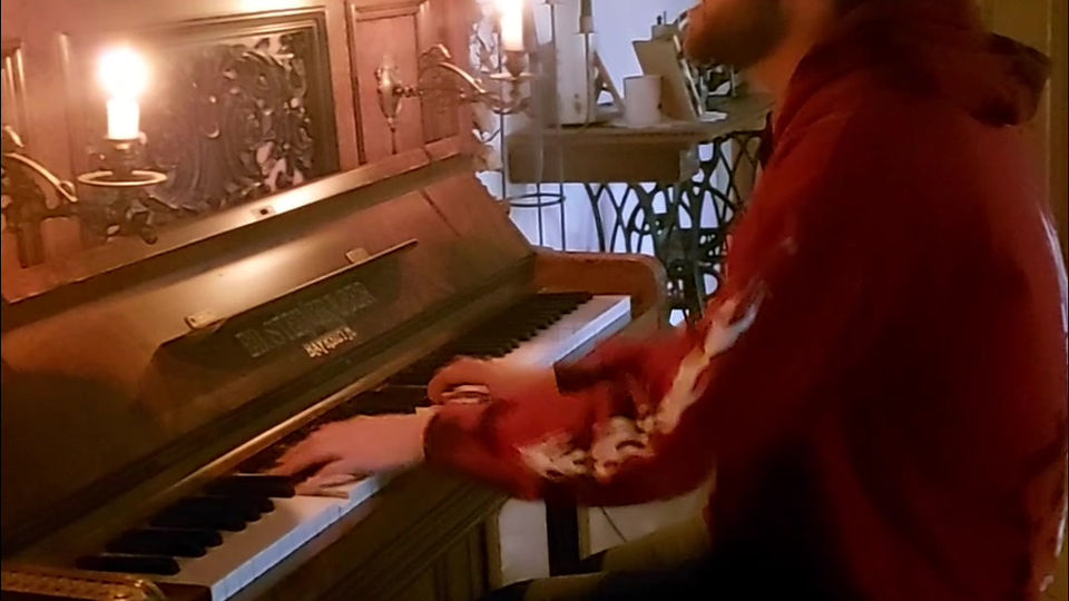 Wohnzimmerkonzert auf 140 Jahre altem Klavier - Just like heaven (The Cure)